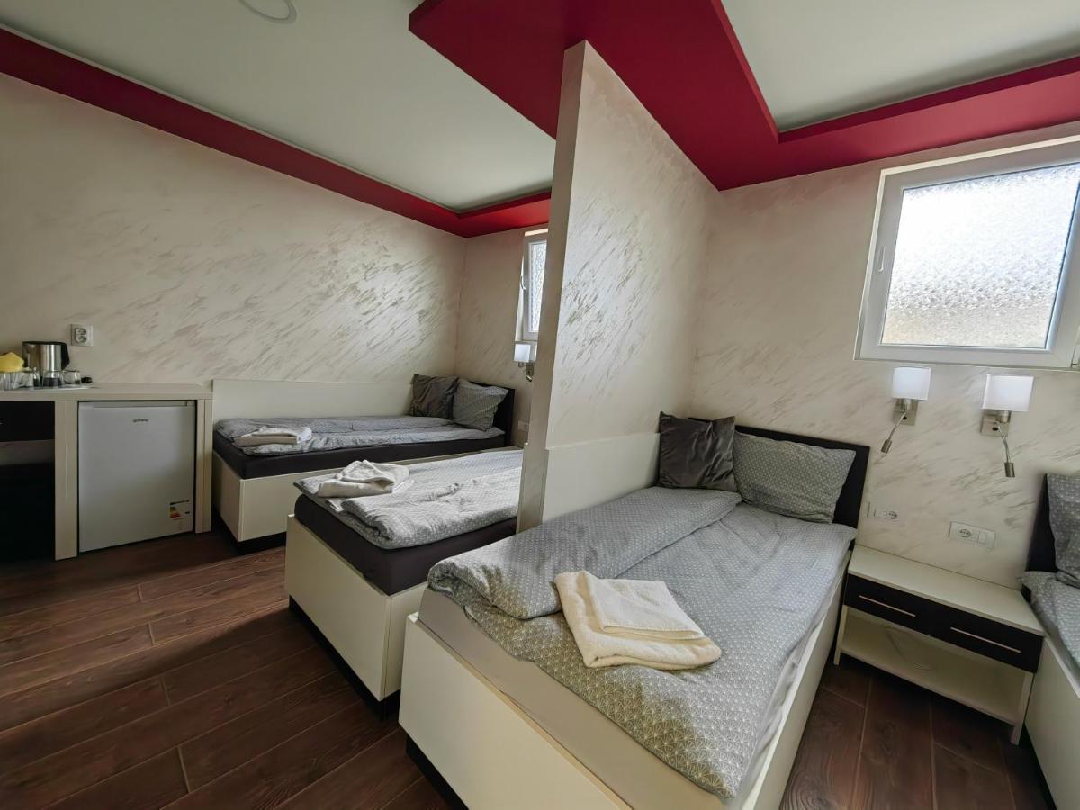 Oldbrick Pub Hotel Sombor Luaran gambar