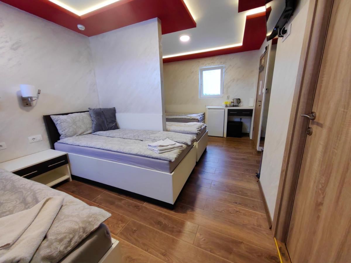 Oldbrick Pub Hotel Sombor Luaran gambar