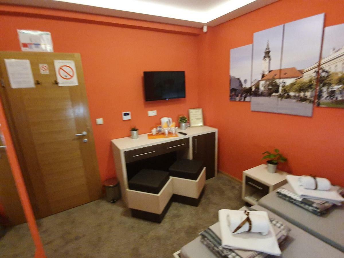 Oldbrick Pub Hotel Sombor Luaran gambar