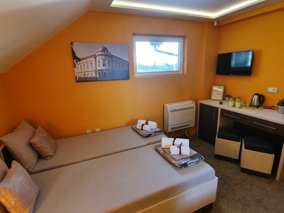 Oldbrick Pub Hotel Sombor Luaran gambar