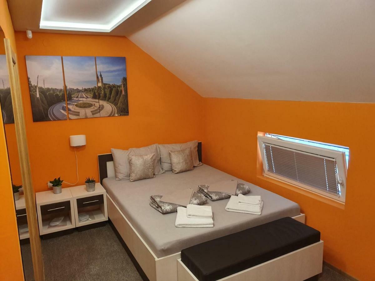 Oldbrick Pub Hotel Sombor Luaran gambar