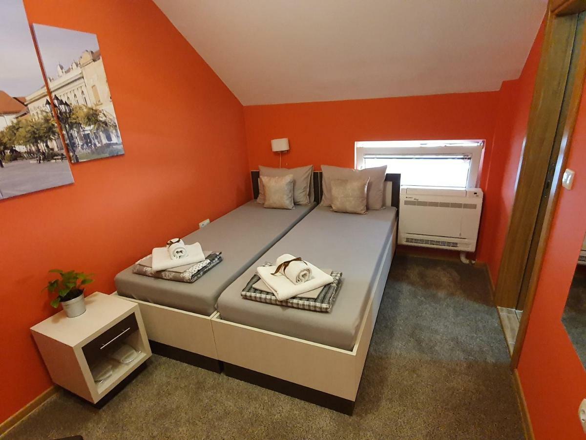 Oldbrick Pub Hotel Sombor Luaran gambar