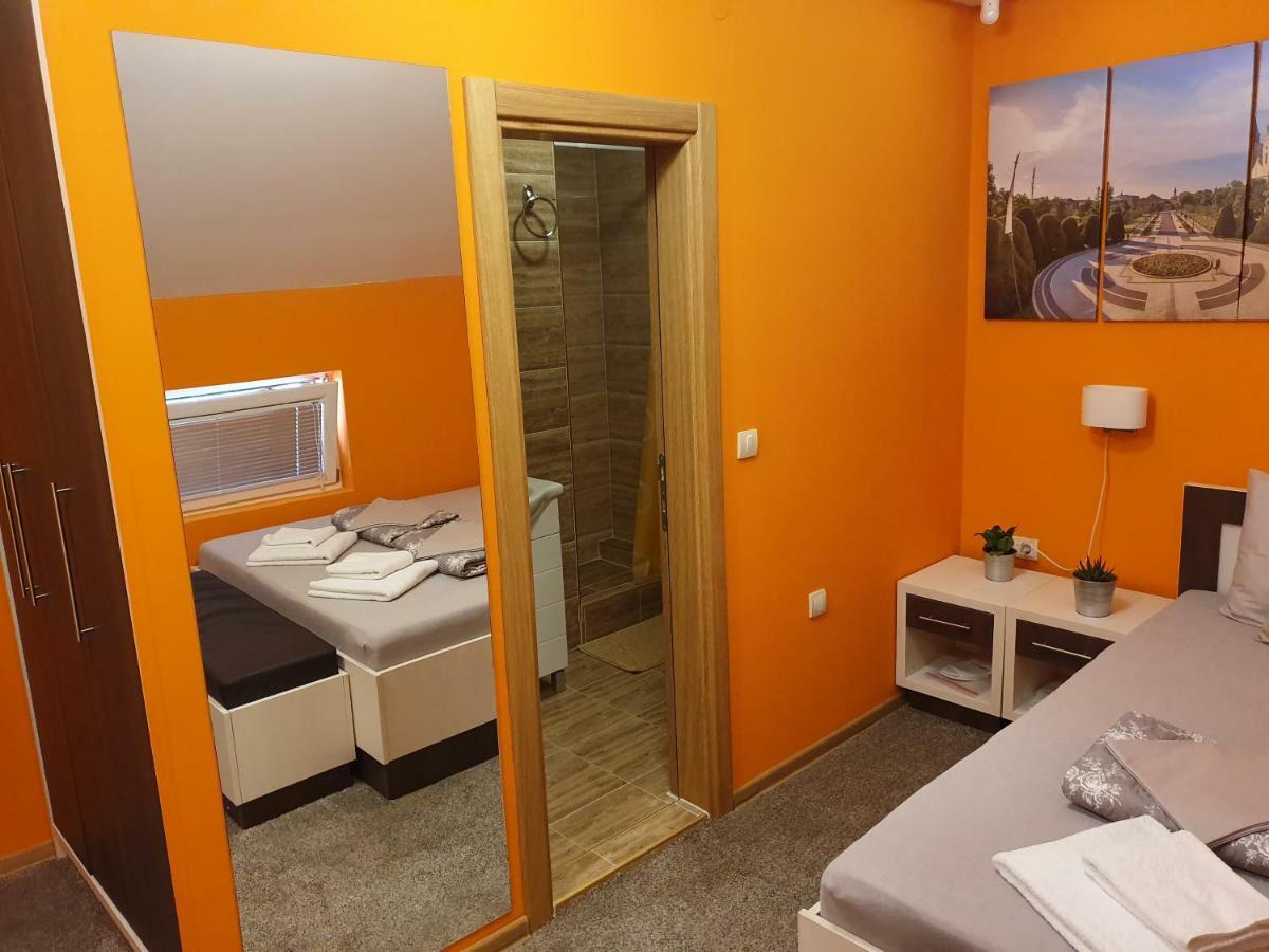 Oldbrick Pub Hotel Sombor Luaran gambar