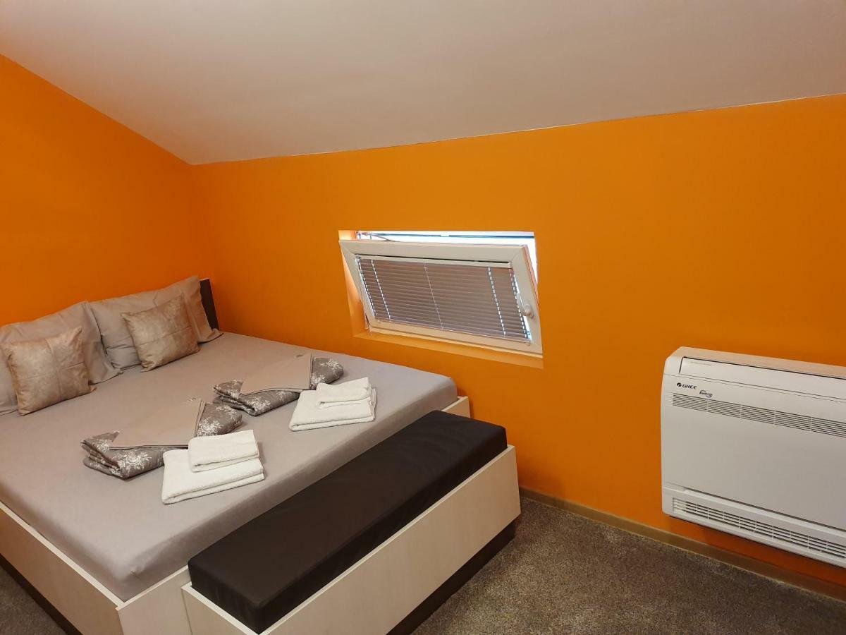 Oldbrick Pub Hotel Sombor Luaran gambar