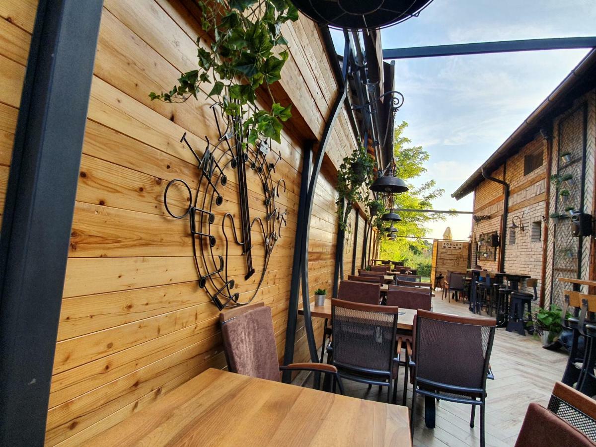 Oldbrick Pub Hotel Sombor Luaran gambar