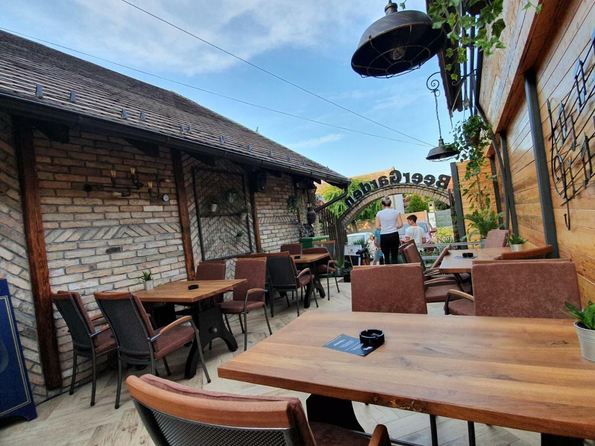 Oldbrick Pub Hotel Sombor Luaran gambar