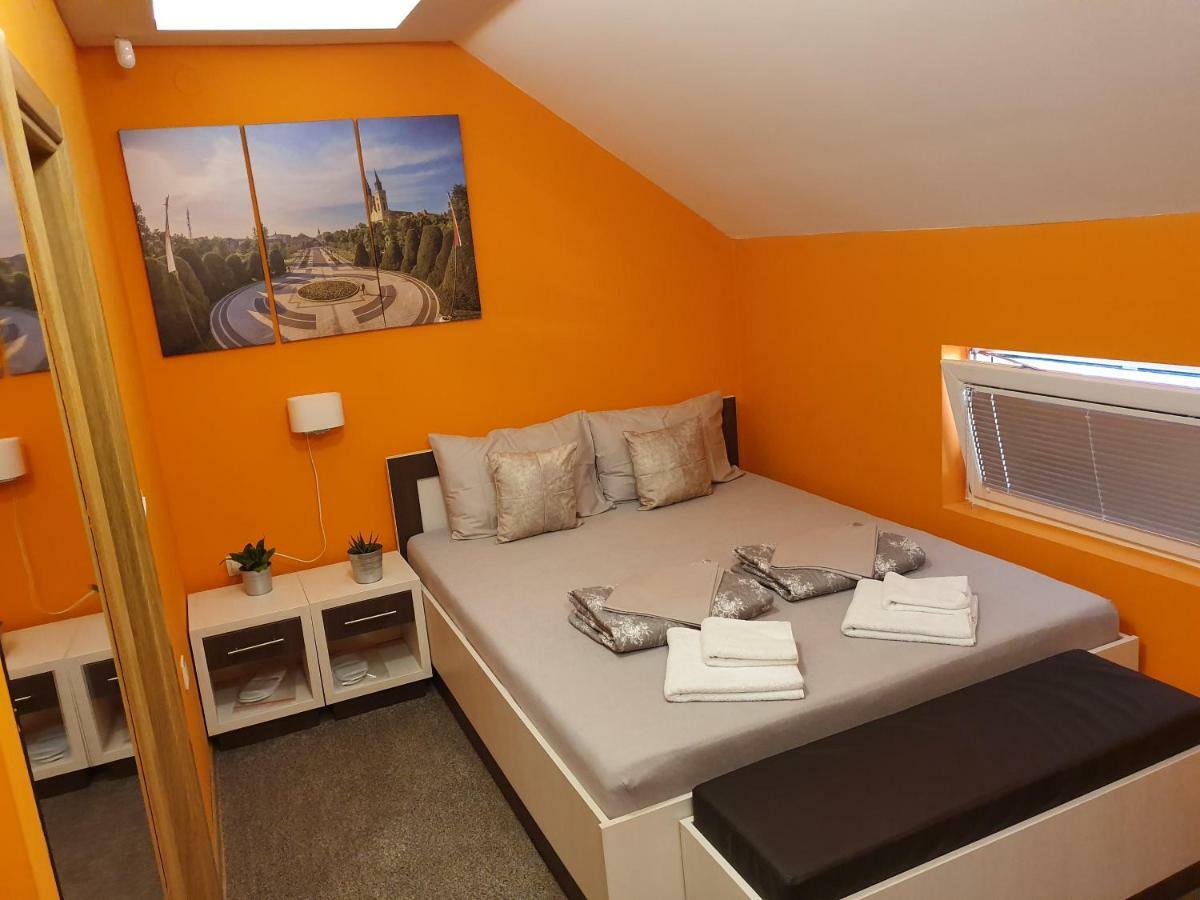 Oldbrick Pub Hotel Sombor Luaran gambar