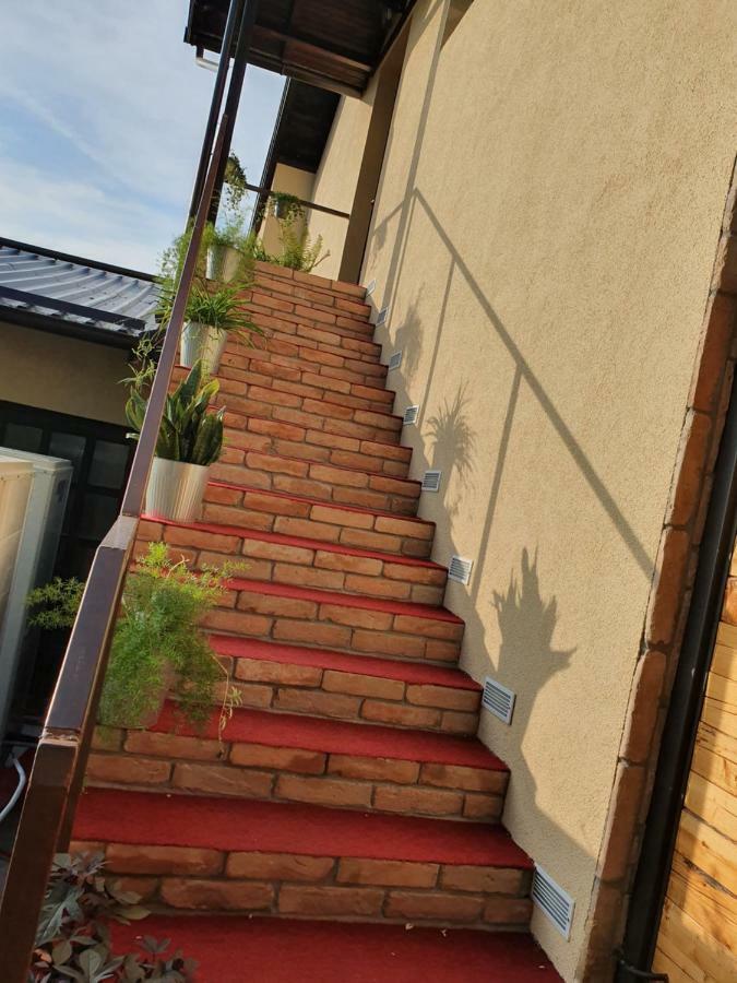 Oldbrick Pub Hotel Sombor Luaran gambar